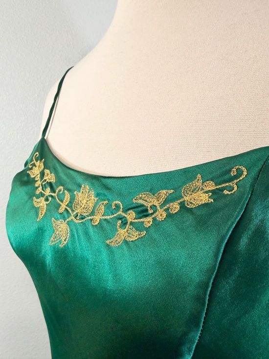90s Vintage Victoria’s Secret Silk Slip Dress XS Emerald Green Gold Embroidered - Picture 3 of 11